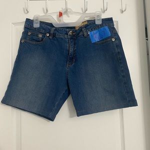 V Cristina short size 12 good condition